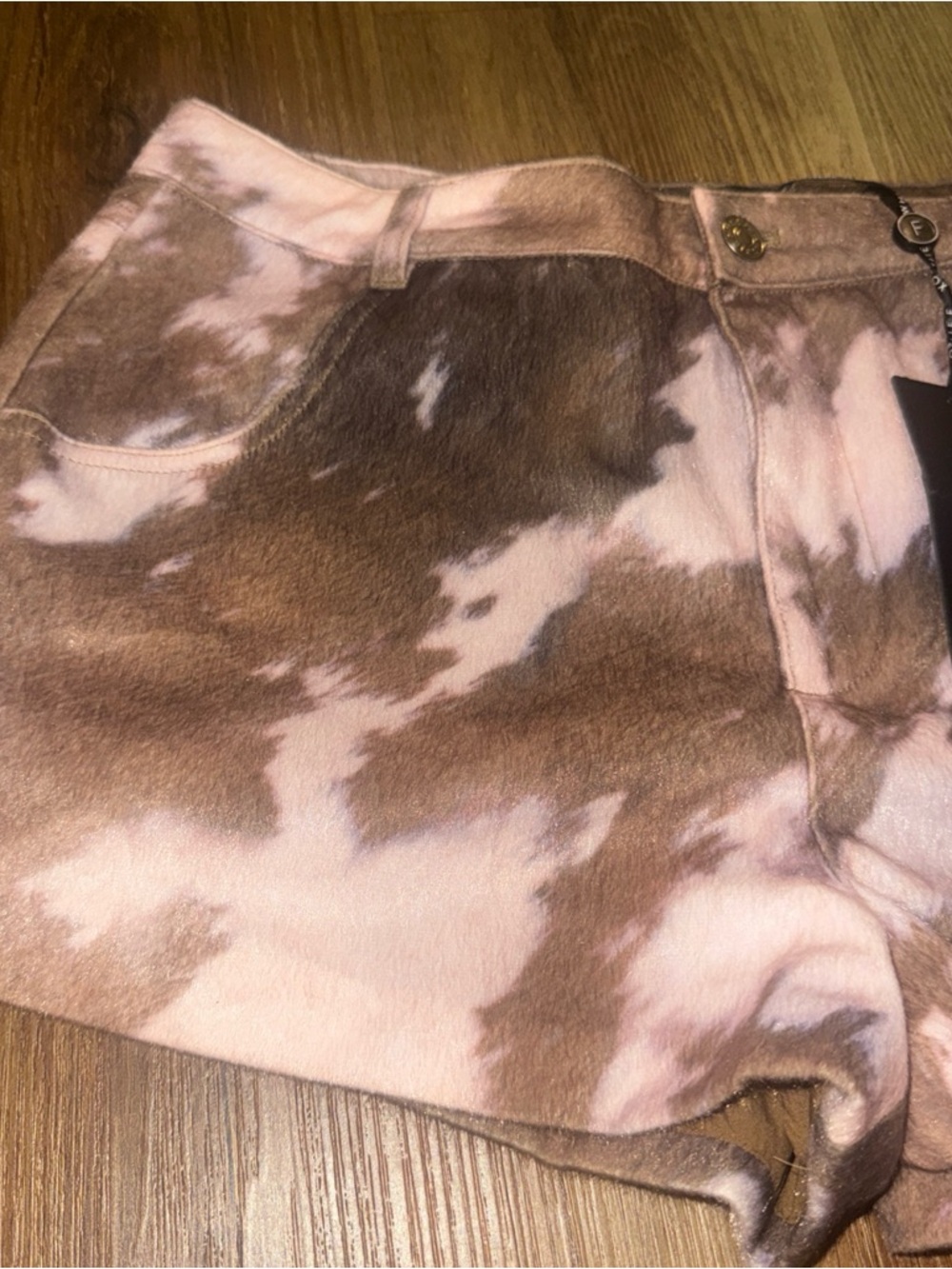 White Fox Shorts Womens Size medium Cow Outdoor Casual Brown/Pink - Picture 3 of 9